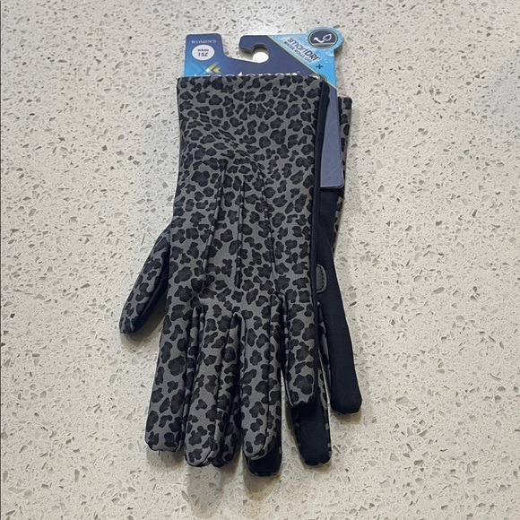 Isotoner Black and Gray Leopard Print Gloves - Picture 1 of 1